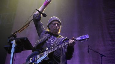Neil Young&nbsp;anunci&oacute; una serie de sesiones especiales retransmitidas en directo desde su casa para aportar un poquito de cercan&iacute;a.