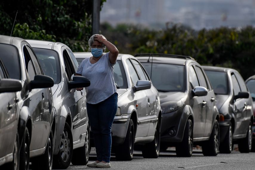 Las filas de autos en los primeros días de abril de 2020 para abastecerse de combustible en Caracas, Venezuela, han sido&nbsp;interminables.