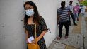 Personas hacen cola para someterse a una prueba de coronavirus COVID-19 en Cali, Colombia, el 21 de enero de 2021. Personas hacen cola para someterse a una prueba de coronavirus COVID-19 en Cali, Colombia, el 21 de enero de 2021.