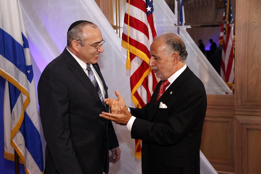 A la celebración acudieron más de 500 simpatizantes y líderes comunitarios, entre los que se destacaron ña fiscal general de Florida, Pam Bondi y el empresario cibernético, Jeff Pulver. (ÁLVARO MATA)