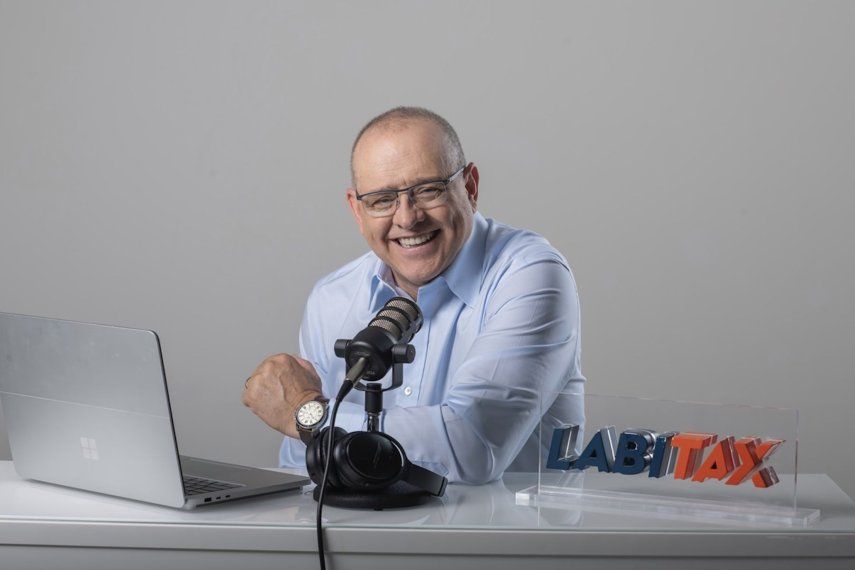 El experto en impuestos y finanzas Carlos Ramírez.