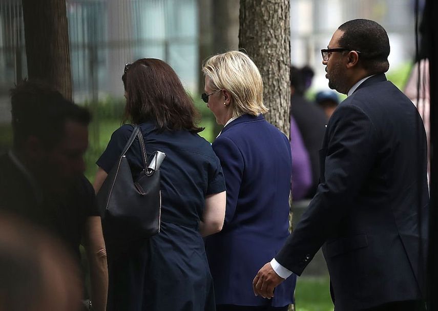 Hillary Clinton tuvo que salir de repente de los acvtos del 11 de septiembre