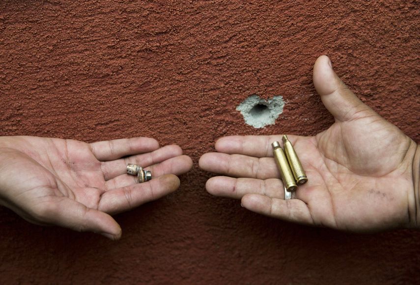 .- La Policía Nacional reportó este lunes tres personas muertas, dos de ellos agentes, en el municipio de Mulukukú, después de que un puesto policial recibiera esta madrugada un ataque con armas de fuego por parte de un grupo delincuencial conformado por aproximadamente quince sujetos encapuchados