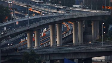 El boulevard Adolfo L&oacute;pez Mateos, una v&iacute;a r&aacute;pida llamada popularmente El Perif&eacute;rico, luce casi vac&iacute;a el viernes 8 de mayo de 2020 debido al descenso en el tr&aacute;nsito por la pandemia del coronavirus.&nbsp;