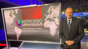 El periodista Guillermo González en la sala de noticias de Univision.&nbsp;
