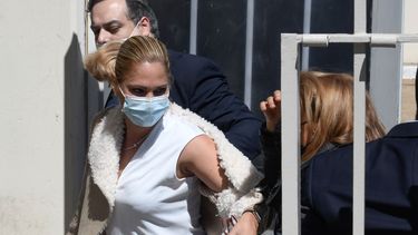 Mavys Álvarez se apersona al Ministerio de Justicia para testificar en una investigación por presunta trata de personas y otros delitos a allegados de Diego Maradona, el fallecido astro del fútbol argentino.