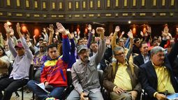 El chavismo gobernante ha aplicado varias veces el mecanismo de levantar instituciones paralelas en los espacios en los que no obtiene la victoria electoral.&nbsp;