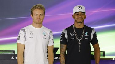 Los pilotos de Mercedes conversaron con la prensa previo al inicio de los entrenamientos en Abu Dhabi.
