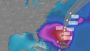 La gráfica del portal Windy.com muestra la posición exacta del huracán Ernesto el viernes 16 de agosto a las 9:30 am. Lo morado a su alrededor indica el oleaje que éste genera.&nbsp;