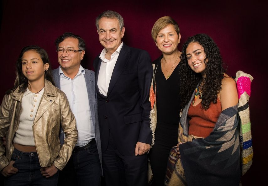 &nbsp;José Rodríguez Zapatero junto a Gustavo Petro y familia el 11MAY22 en Bogotá.&nbsp;