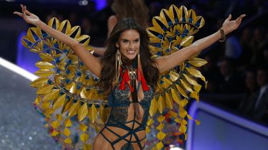 La deslumbrante modelo brasileña Alessandra Ambrosio