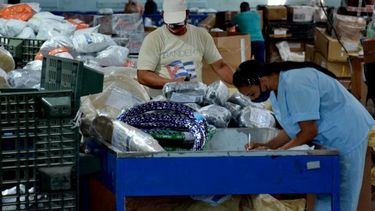 Procesamiento de paquetes en una empresa estatal cubana de mensajería.&nbsp;