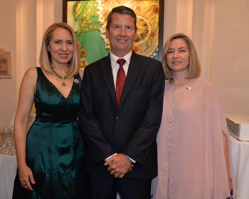 Victoria Trucco, Ray Rueda y Rossana Trucco.