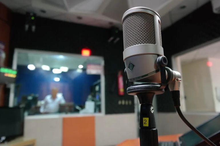 En septiembre la estatal Comisión Nacional de Telecomunicaciones (Conatel) de Venezuela ordenó el cierre de 16 emisoras de radio. 
