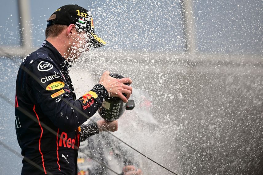 EL neerlandés Max Verstappen celebra tras el triunfo conseguido en el GP de Hungría