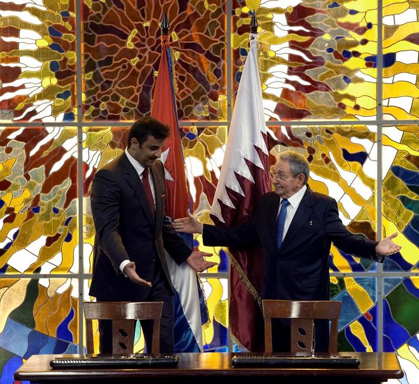 El emir de Catar, el jeque Tamim bin Hamad Al-Thani se reunió con Raúl Castro para la firma de acuerdos de cooperación (EFE)