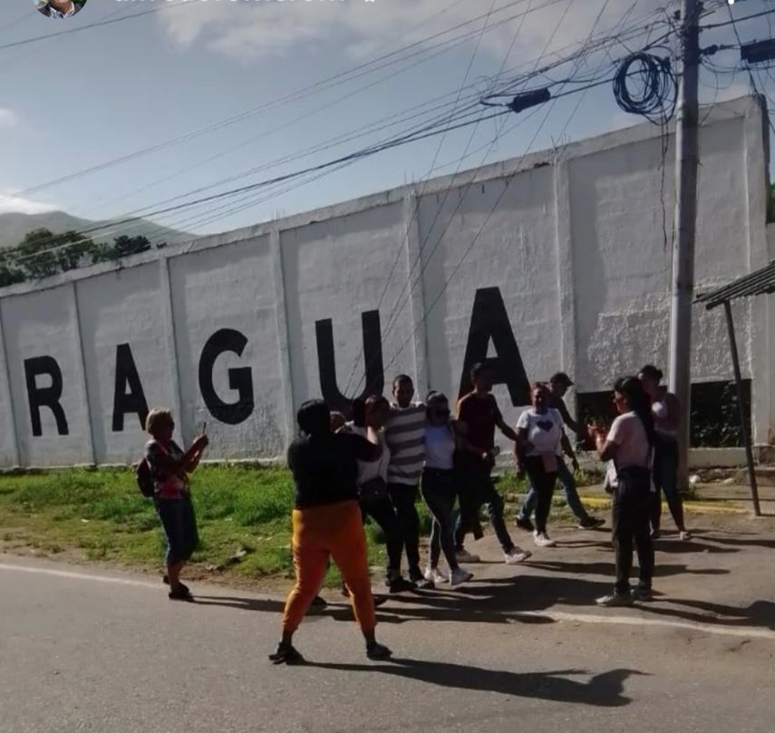 En Venezuela, familiares de presos políticos en Tocorón esperaban excarcelaciones apuradas por la CPI.