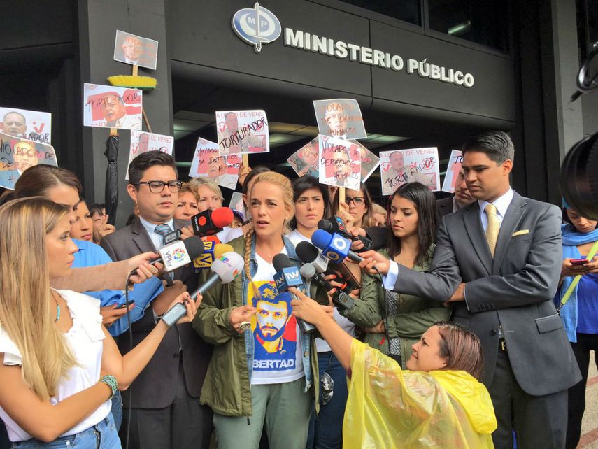 Tintori frente a la sede del Ministerio Público en Caracas