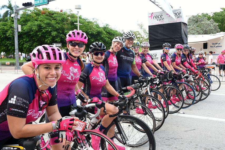 El grupo de ciclistas que lideraron la carrera.&nbsp;
