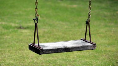 Hallan los restos de 215 niños en antiguo internado de Canadá