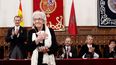 la poeta uruguaya Ida Vitale es la quinta mujer premiada con el Cervantes, un galardón dotado con 125.000 euros (141.200 dólares) que le fue otorgado por su trayectoria poética e intelectual de primer orden.