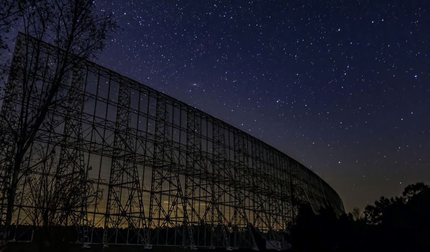 Algunos científicos creen que existe vida en otro planeta.