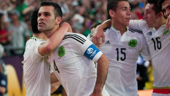 Rafa Marquez lideró al conjunto mexicano en su primera presentación de la Copa. (EFE)