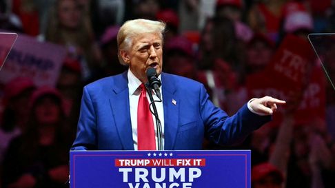 El expresidente Donald Trump habla en el Madison Square Garden de Nueva York ante 20,000 asistentes.