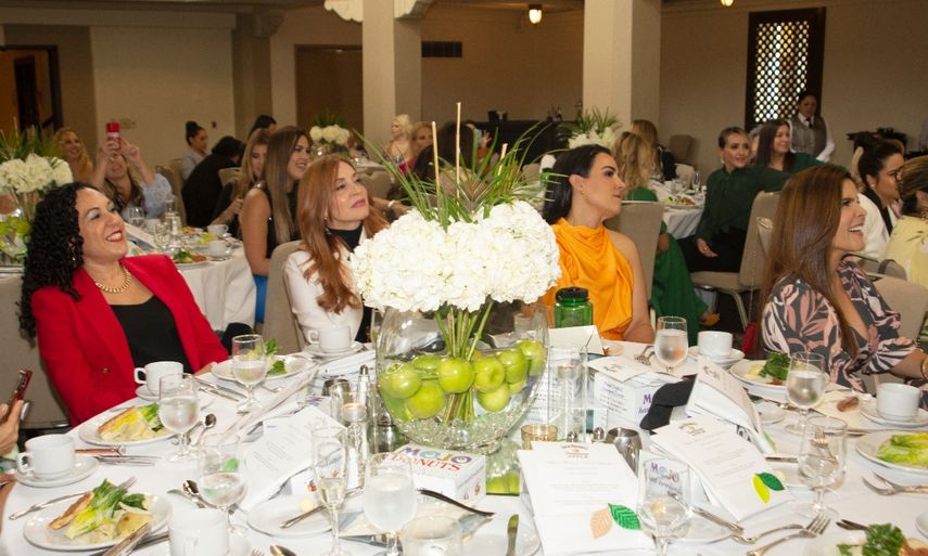 Grupo Mujeres en el almuerzo de reconocimiento de Mujeres Brillantes.