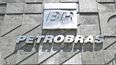 En los últimos años Petrobras sufrió elevadas pérdidas por vender en Brasil combustibles por valores menores a los que pagaba por comprarlos en el exterior  (EFE/Archivo) 