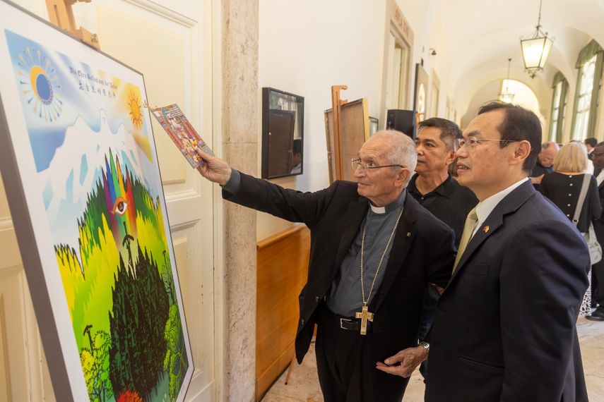 El protagonista de esta iniciativa fue&nbsp;Hsieh Sheng-Min, artista, profesor universitario y católico devoto, cuya trayectoria ha estado marcada por la fusión entre la tradición cultural taiwanesa y la iconografía cristiana