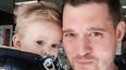 Michael Bublé junto a su hijo. Michael Bublé junto a su hijo.