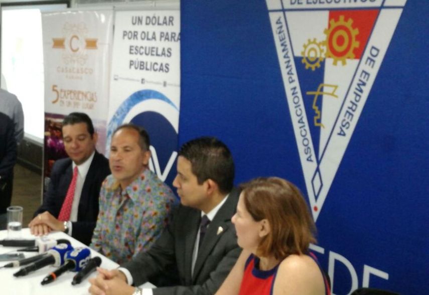 Vizquel se encuentra en Panamá para participar en una exhibición de obras de arte.