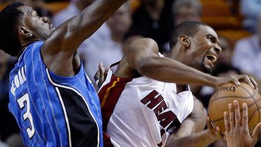 Miami desperdició una ventaja de cuatro puntos con poco más de un minuto por jugar (AP)
