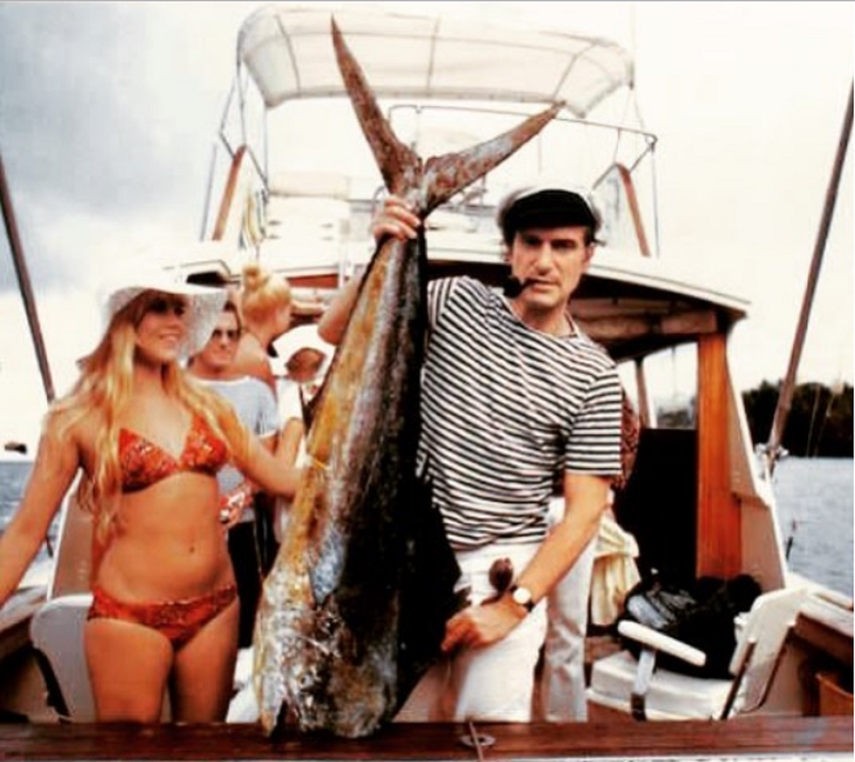 Nacido en Chicago en 1926, el empresario fundó Playboy en 1953, después de que los directivos de la revista Esquire le negaran un aumento de sueldo de 5 dólares.