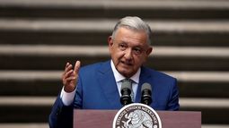 El presidente Andrés Manuel López Obrador durante su intervención en la Cumbre de Líderes de América del Norte en el Palacio Nacional en Ciudad de México, el 10 de enero de 2023. La Secretaría de Cultura denunció que la empresa Shein plagió diseños de una etnia de su país.