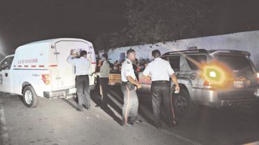 Efectivos militares en la escena donde se encontró el cadáver del médico cubano asesinado en Venezuela.