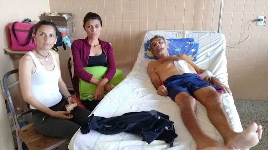 Un paciente y sus familiares en el hospital.&nbsp;
