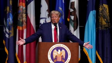 El candidato republicano a la presidencia, el expresidente Donald Trump habla durante la conferencia de la Asociación de la Guardia Nacional, el lunes 26 de agosto de 2024, en Detroit.