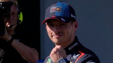 El piloto de Red Bull Max Verstappen celebra tras asegurar que saldrá en la primera posición en el Gran Premio de Italia en la pista de Imola el sábado 18 de mayo del 2024.&nbsp;