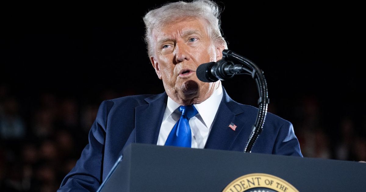 Trump ordena retirar la financiación del gobierno a medios de prensa NPR y PBS