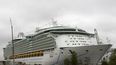 Foto tomada el 11 de mayo del 2006 del barco crucero Freedom of the Seas anclado en Bayonne, Nueva Jersey.