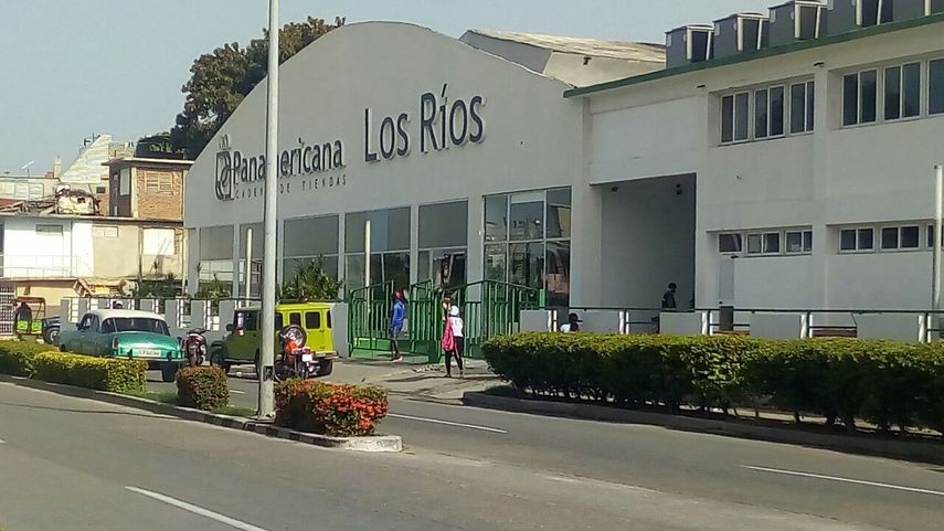 Tienda Panamericana Los R&iacute;os, en Santiago de Cuba.