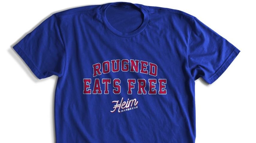 El negocio de comida comenzó imprimiendo 20 de estas camisas, y han vendido más de 200. (TWITTER)