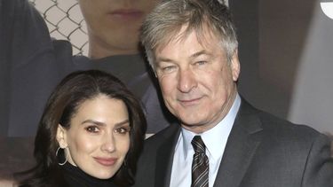 En esta fotograf&iacute;a de archivo del 20 de febrero de 2020 Hilaria Baldwin, izquierda, y Alec Baldwin en el estreno de West Side Story en Broadway.&nbsp;