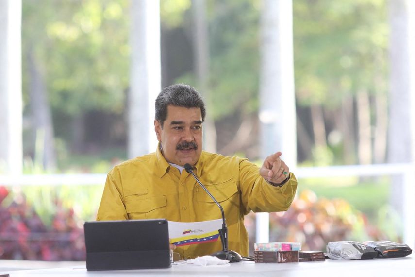 El dictador de Venezuela, Nicolás Maduro, hablando durante un mensaje televisado en el Palacio Presidencial de Miraflores en Caracas.