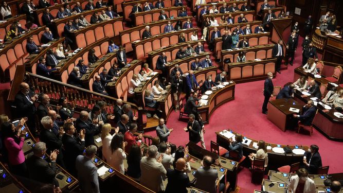 Legisladores debaten en el Senado, en Roma, el jueves 14 de julio de 2022, antes de someter a votación un proyecto de ley que abarca varias medidas económicas.&nbsp;