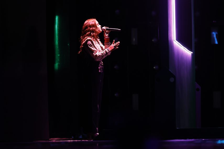 La semana de ensayos para la edición 23 de los Latin Grammy comenzó con los artistas Nicky Jam, Jesse & Joy, Jorge Drexler, Elvis Costello, Ángela Aguilar, Chiquis y Banda Los Recoditos.