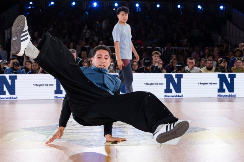 El estadounidense Víctor Montalvo, también conocido como B-Boy Víctor, compite durante el Mundial de breaking, el domingo 24 de septiembre de 2023, en Leuven, Bélgica.&nbsp;
