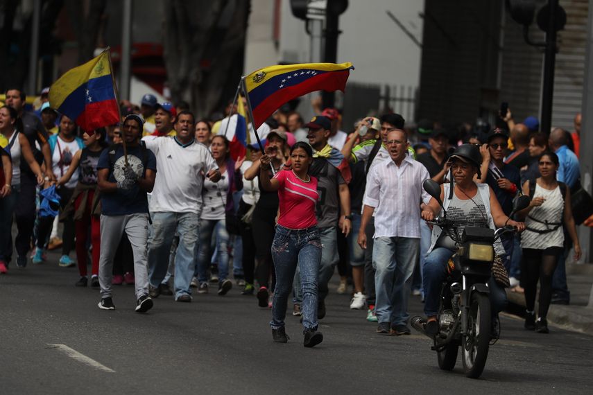 La Asamblea Nacional de Venezuela (AN, Parlamento), de mayoría opositora, ha invitado a los ciudadanos protestar este miércoles en todo el país y en ciudades del extranjero para rechazar el segundo mandato de Maduro.